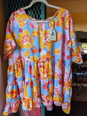 BNWT easel 2XL Multi-Color Floral Tiered Tunic Blouse